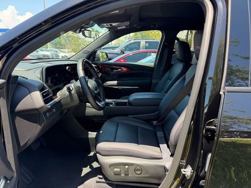 Used 2025 Chevrolet Traverse Z71 w/ Enhanced Driving Package AWD/4WD image 9