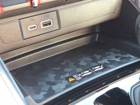 Used 2025 GMC Canyon AT4 w/ AT4X Package image 28