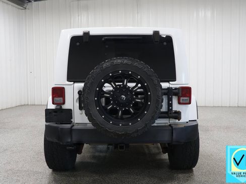 Used 2016 Jeep Wrangler Unlimited Rubicon w/ Max Tow Package image 5