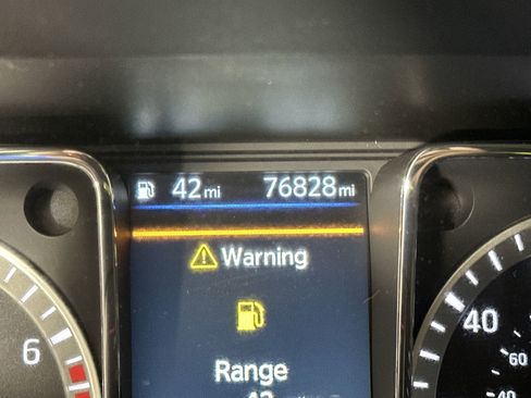 Used 2019 Nissan Titan S image 19