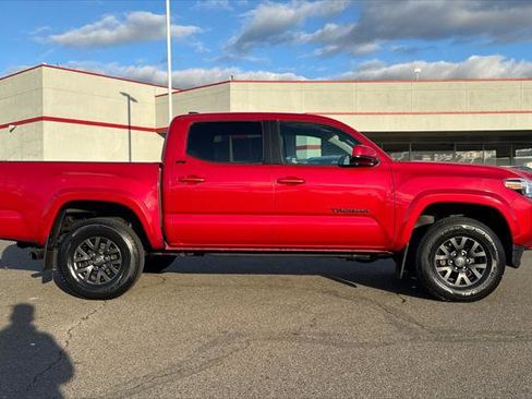 Certified 2022 Toyota Tacoma SR5 w/ Black Out Package (TMS) image 6