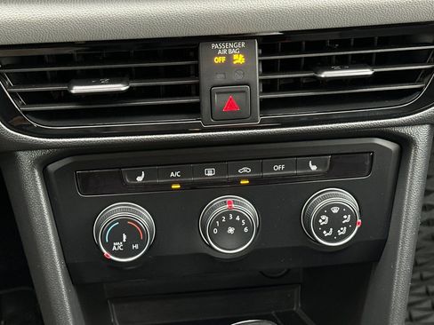 Certified 2022 Volkswagen Taos SE image 20