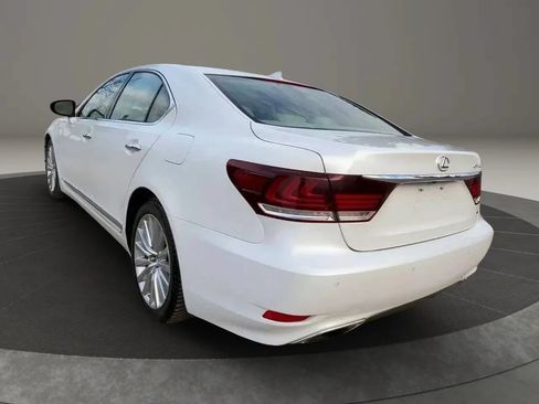 Used 2015 Lexus LS 460 AWD w/ Comfort Package image 2