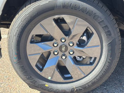 New 2025 Ford F150 Lightning Lariat AWD/4WD image 25
