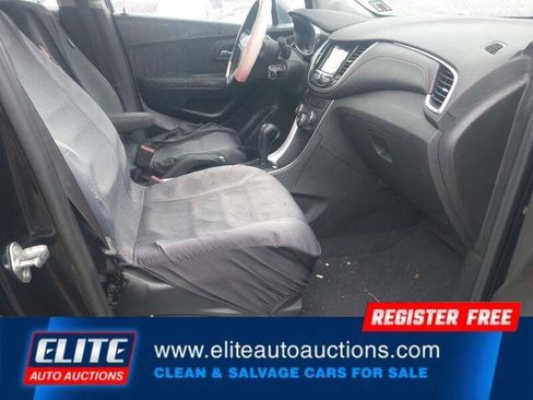 Used 2018 Chevrolet Trax LS image 10