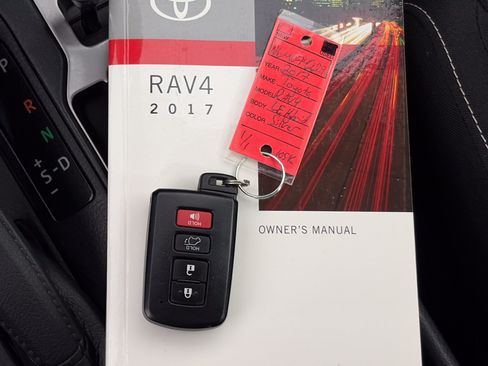 Used 2017 Toyota RAV4 XLE AWD/4WD image 40