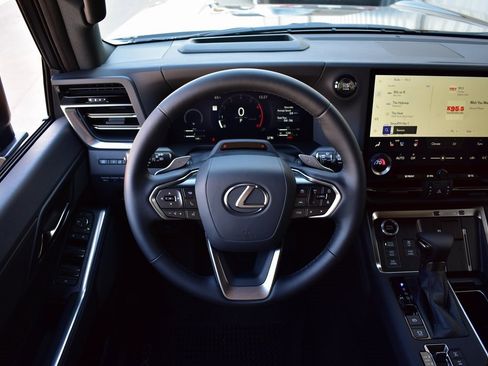 Used 2025 Lexus GX 550 image 47