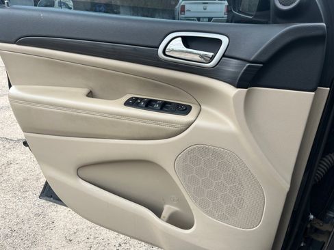 Used 2022 Jeep Grand Cherokee Laredo E image 13