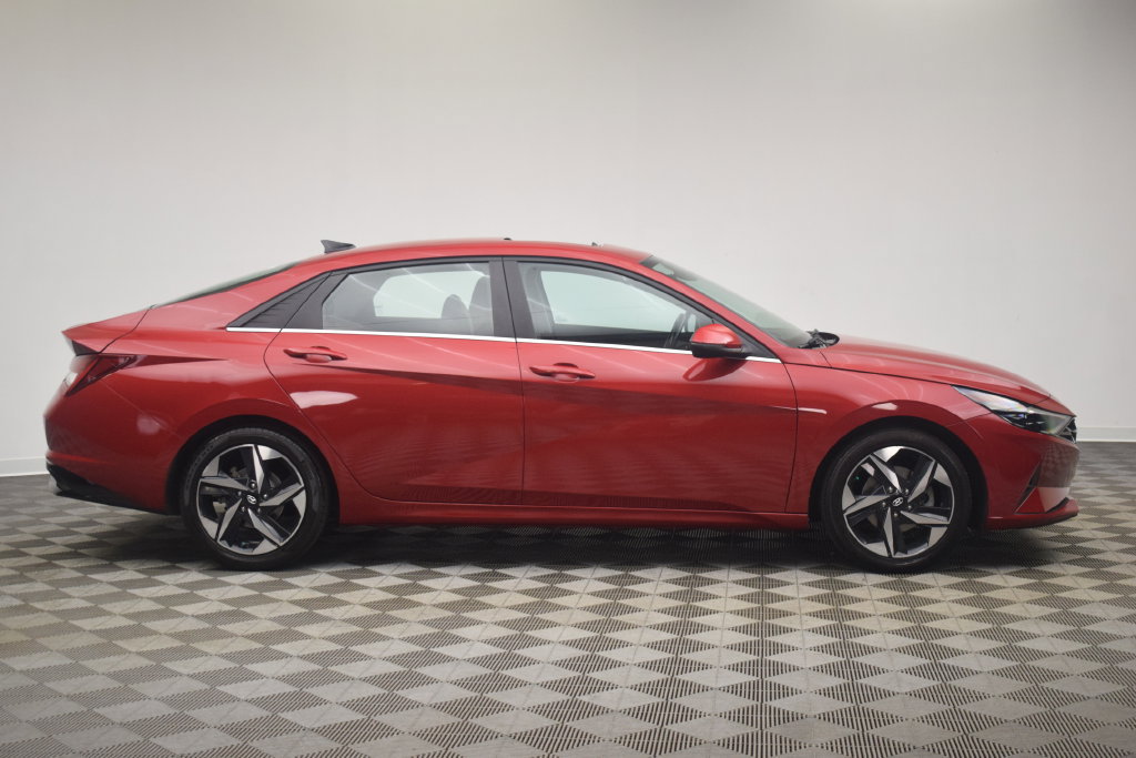 Used 2023 Hyundai Elantra Limited w/ Cargo Package FWD image 11
