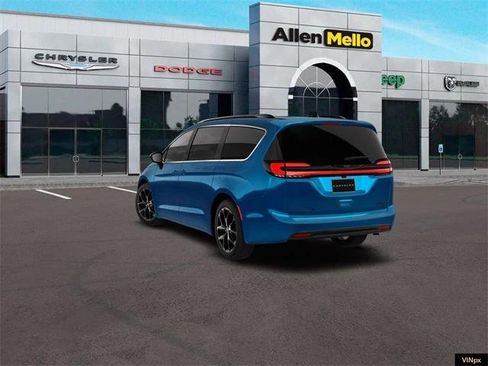 New 2026 Chrysler Pacifica Limited image 5