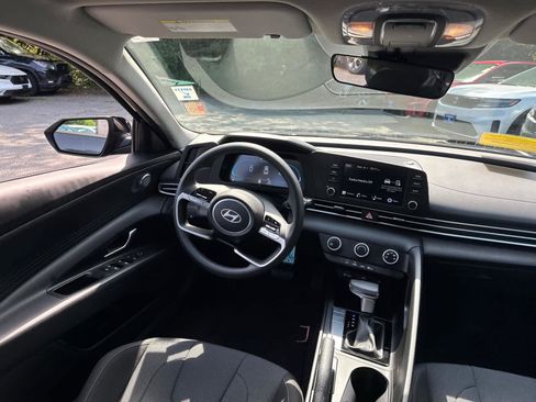 Used 2026 Hyundai Elantra SE FWD image 31