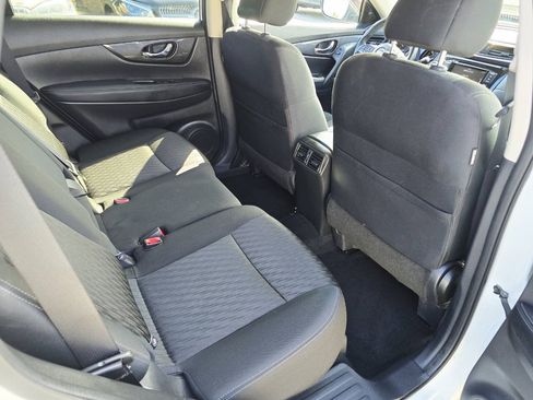 Used 2018 Nissan Rogue SV AWD/4WD image 27