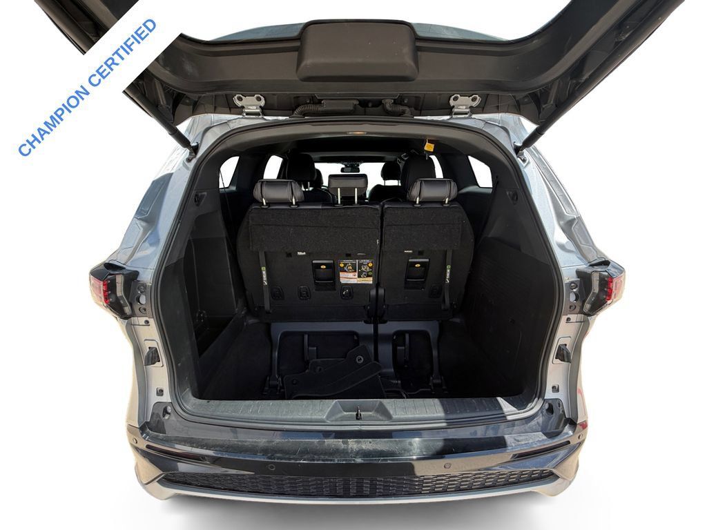 Used 2023 Toyota Sienna XSE FWD image 18