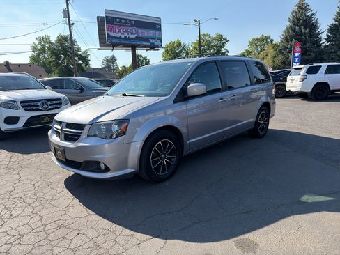 Used 2018 Dodge Grand Caravan GT FWD image 2