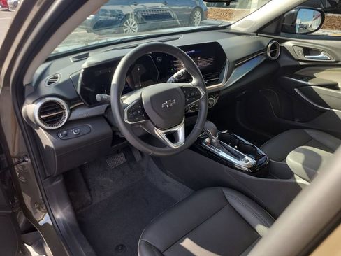 Used 2024 Chevrolet Trax ACTIV w/ Sunroof Package image 18