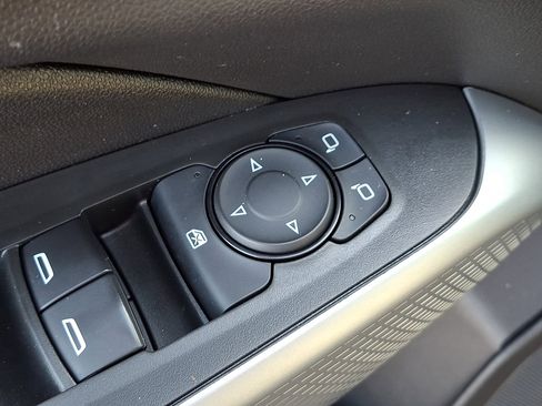 Certified 2025 Chevrolet Trax RS w/ Sunroof Package image 29