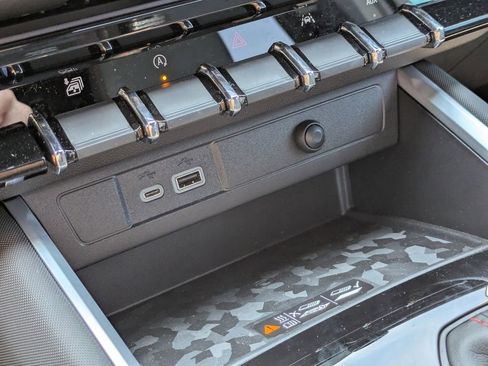 New 2025 Chevrolet Colorado Z71 w/ Midnight Edition image 29