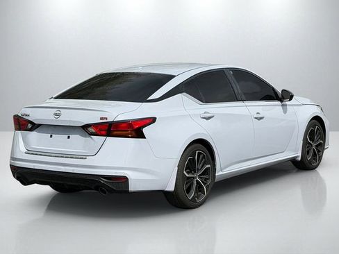 Used 2023 Nissan Altima 2.5 SR w/ SR Premium Package image 4