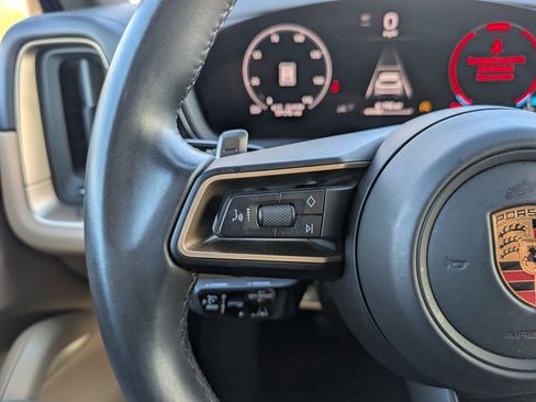 Used 2024 Porsche Cayenne image 23