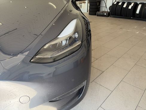Used 2021 Tesla Model Y Performance image 9