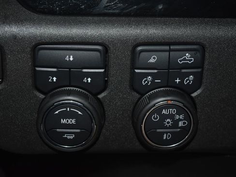 Used 2025 Chevrolet Silverado 2500 LT w/ Safety Package AWD/4WD image 16