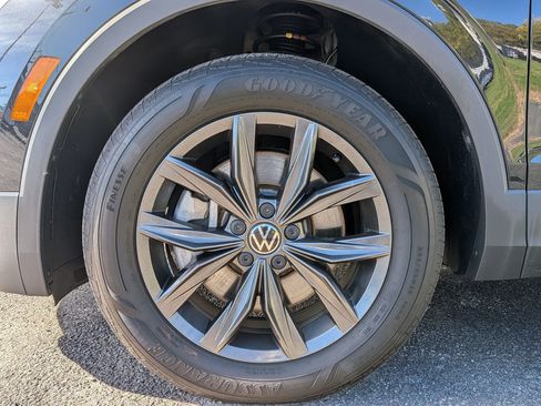 Used 2022 Volkswagen Tiguan SE image 10