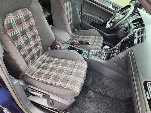 Used 2018 Volkswagen GTI SE FWD image 11