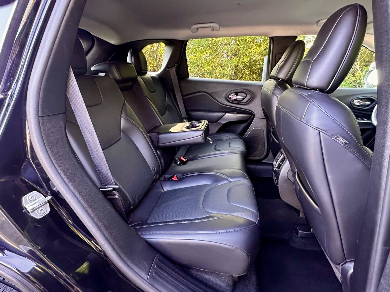 Used 2019 Jeep Cherokee Limited FWD image 14