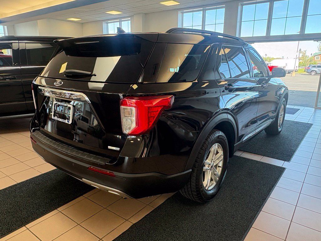 Used 2020 Ford Explorer XLT w/ Equipment Group 202A AWD/4WD image 3