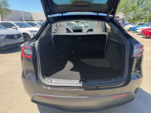 Used 2025 Tesla Model Y Long Range image 13