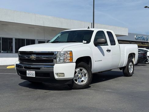 Used 2011 Chevrolet Silverado 1500 LT w/ All-Star Edition RWD image 2