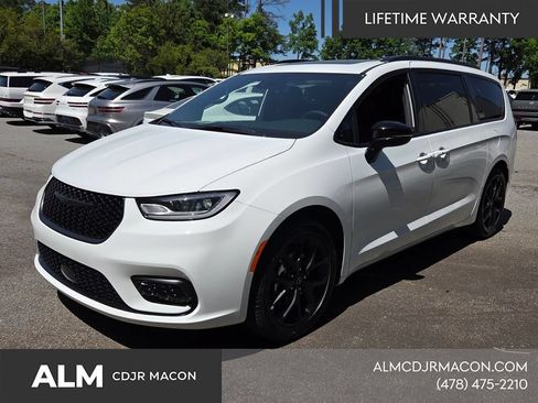 New 2026 Chrysler Pacifica Limited w/ S Appearance Package FWD image 4