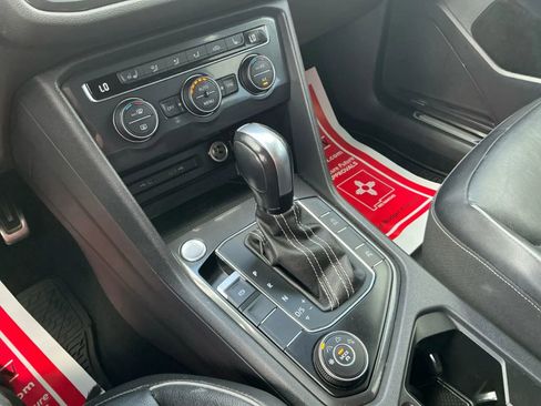 Used 2021 Volkswagen Tiguan SEL Premium R-Line image 33