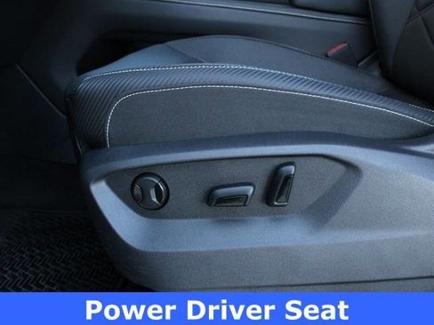 Used 2025 Volkswagen Atlas Cross Sport SE image 3