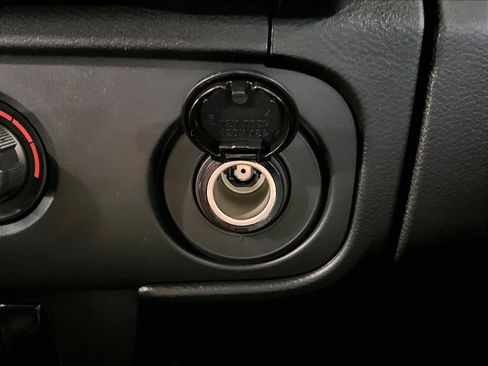 Used 2025 Nissan Frontier SV image 27