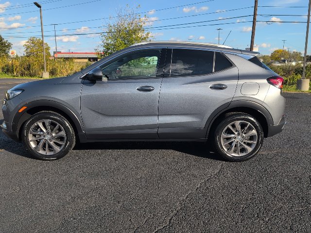 Used 2022 Buick Encore GX Essence w/ Advanced Technology Package AWD/4WD image 2