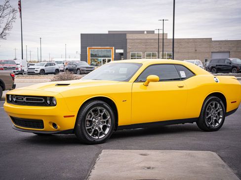 Used 2017 Dodge Challenger GT w/ Driver Convenience Group AWD/4WD image 10