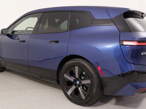 Used 2024 BMW iX xDrive50 w/ Premium Package image 16