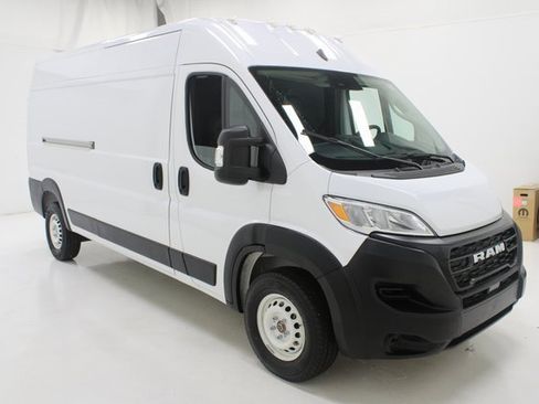 Used 2025 RAM ProMaster 2500 w/ Storage Group image 23