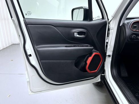 Used 2022 Jeep Renegade Trailhawk image 9