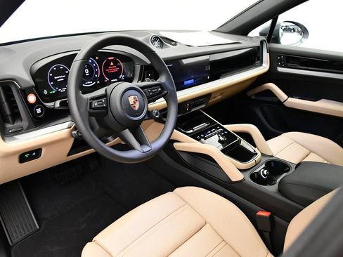 Certified 2026 Porsche Cayenne Coupe AWD/4WD image 4