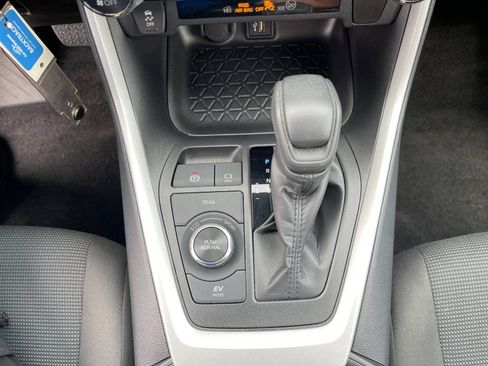 Used 2025 Toyota RAV4 LE AWD/4WD image 24