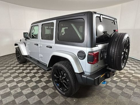Used 2023 Jeep Wrangler Unlimited Sahara w/ Cold Weather Group AWD/4WD image 5