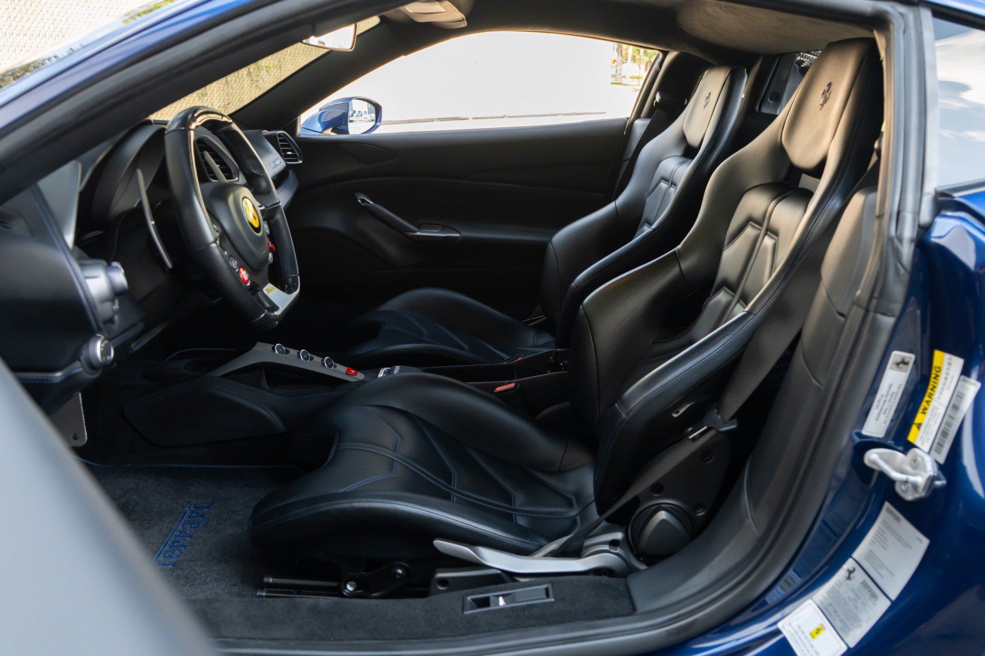Used 2018 Ferrari 488 GTB RWD image 6