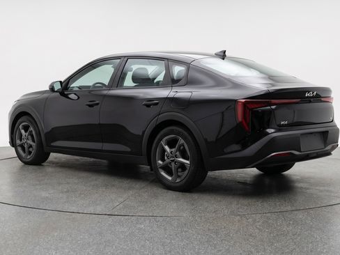 Used 2025 Kia K4 LXS image 6