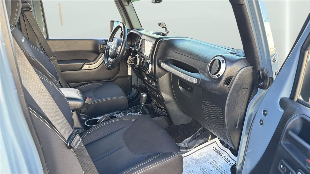 Used 2015 Jeep Wrangler Unlimited Rubicon AWD/4WD image 15