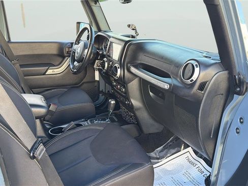 Used 2015 Jeep Wrangler Unlimited Rubicon image 15