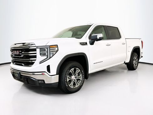 Used 2025 GMC Sierra 1500 SLT image 3