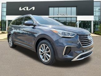 Used 2018 Hyundai Santa Fe SE image 1