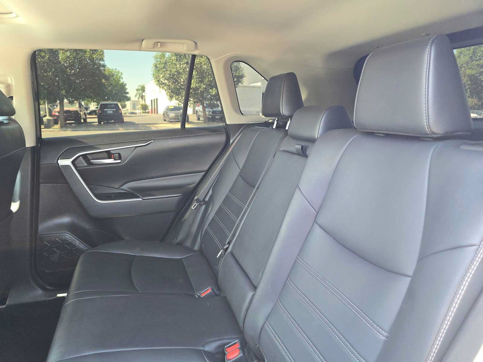 Used 2019 Toyota RAV4 XLE Premium w/ Carpet Mat Package FWD image 17